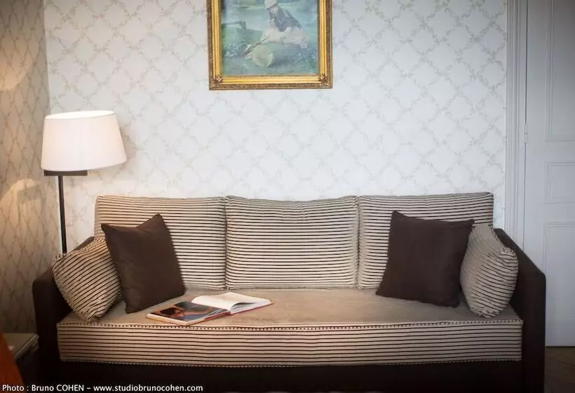 Отель Le Chateau De La Tour