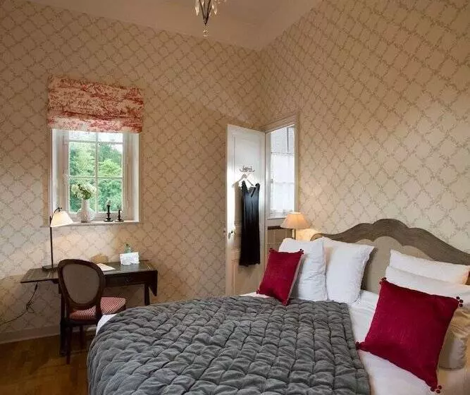 Отель Le Chateau De La Tour