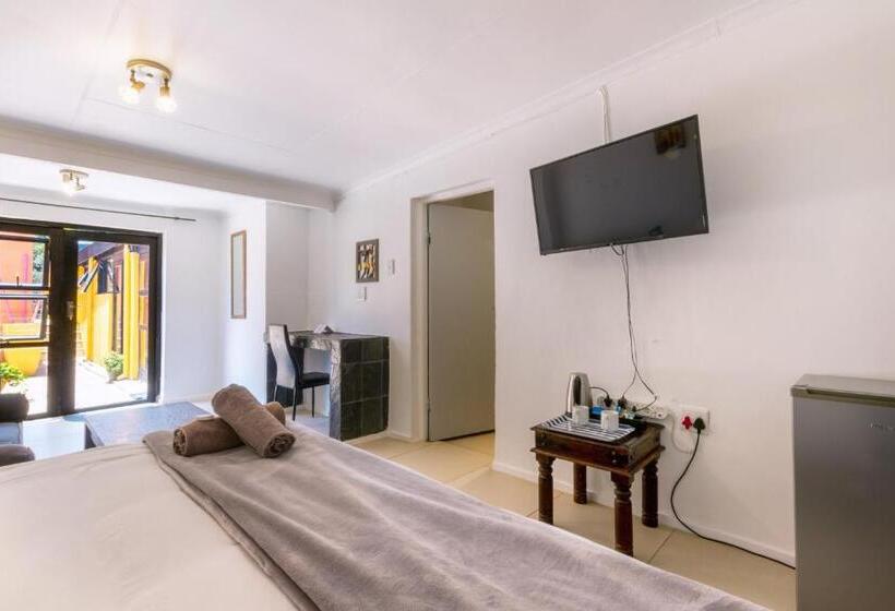 בית מלון כפרי Linden Guest House