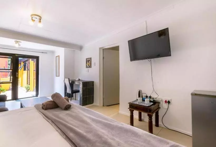 בית מלון כפרי Linden Guest House