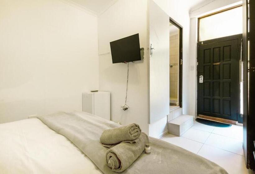 בית מלון כפרי Linden Guest House