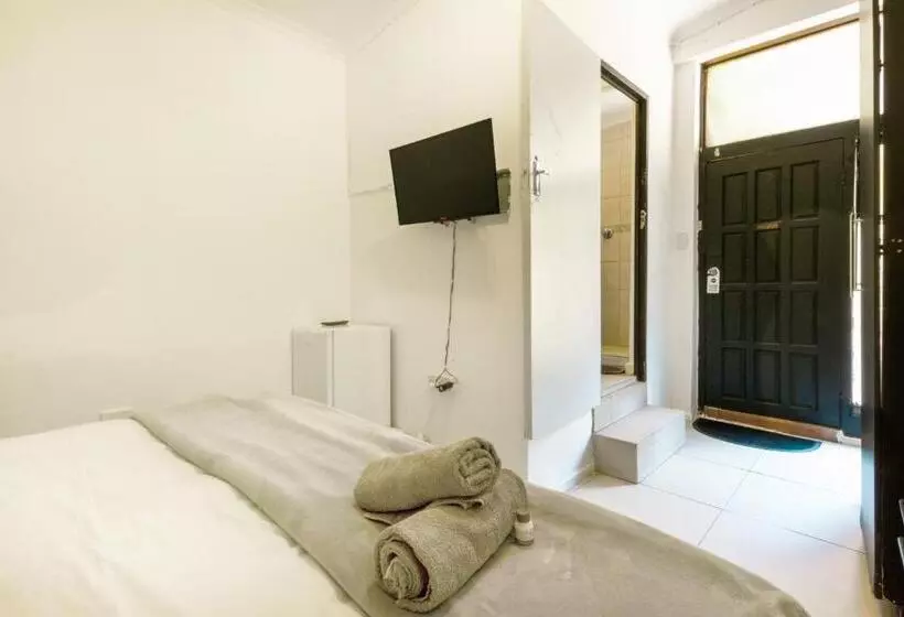 בית מלון כפרי Linden Guest House