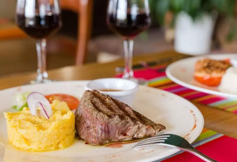 호텔 Kyriad Annecy Nord   Epagny