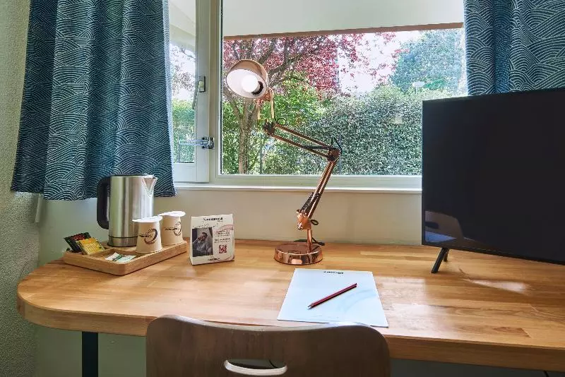 Отель The Originals City Hôtel La Verrière Yvelines