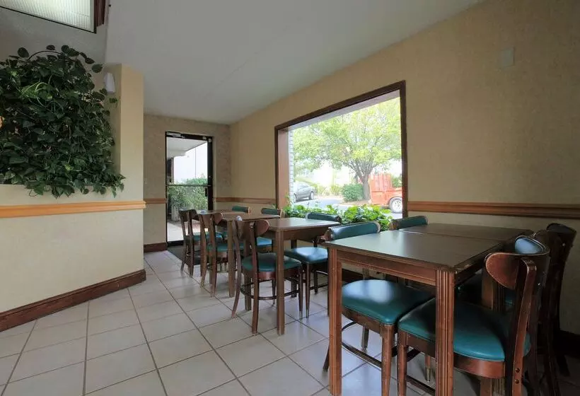 Отель Americas Best Value Inn North Capital