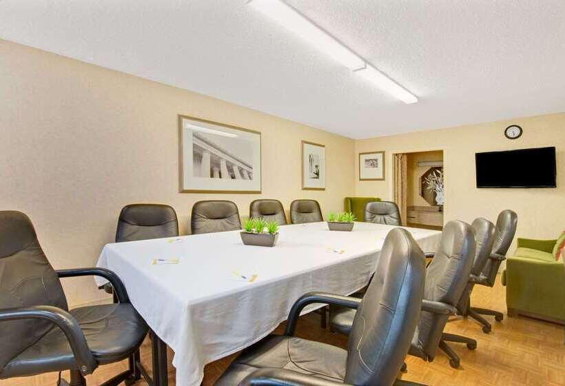 בית מלון כפרי Days Inn By Wyndham Towson