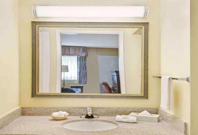 בית מלון כפרי Days Inn By Wyndham Towson