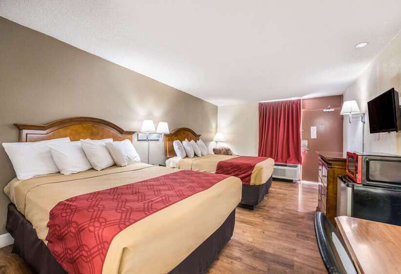 هتل Econo Lodge Inn & Suites