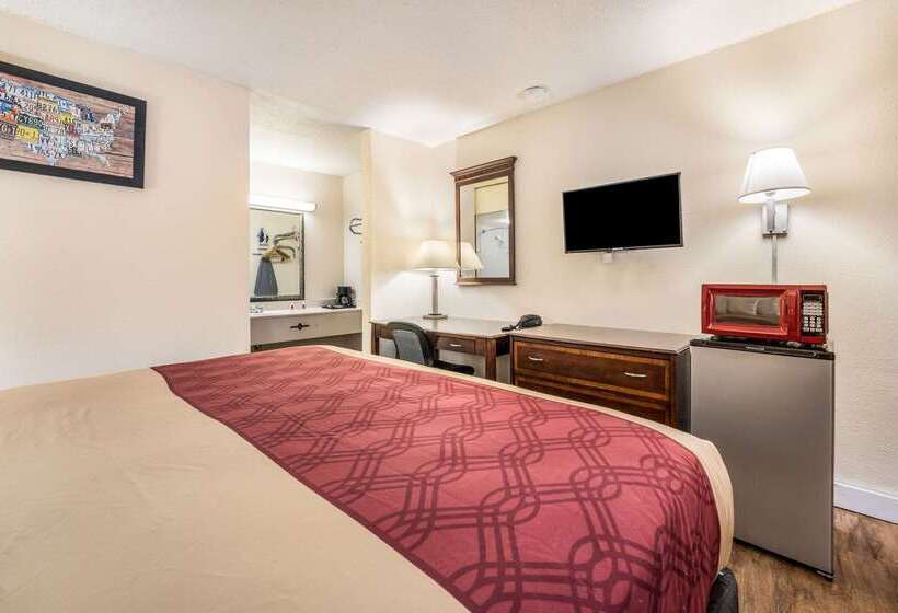 هتل Econo Lodge Inn & Suites