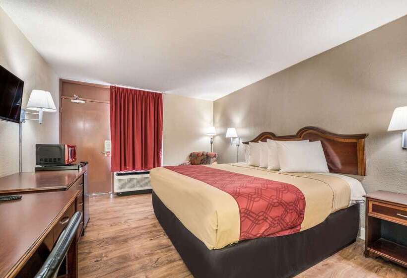 هتل Econo Lodge Inn & Suites