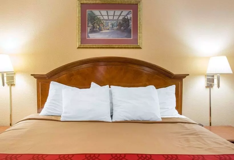 호텔 Econo Lodge  Inn & Suites