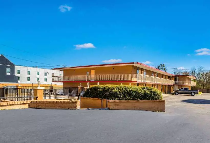 호텔 Econo Lodge  Inn & Suites