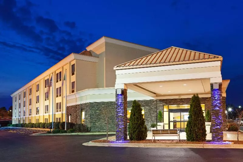 酒店 Holiday Inn Express & Suites Greensboro   I 40 Atwendover, An Ihg