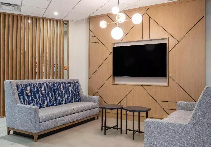 酒店 Holiday Inn Express & Suites Greensboro   I 40 Atwendover, An Ihg