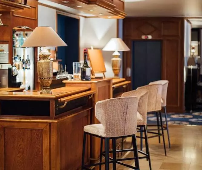 Отель Hostellerie Cèdre & Spa Beaune