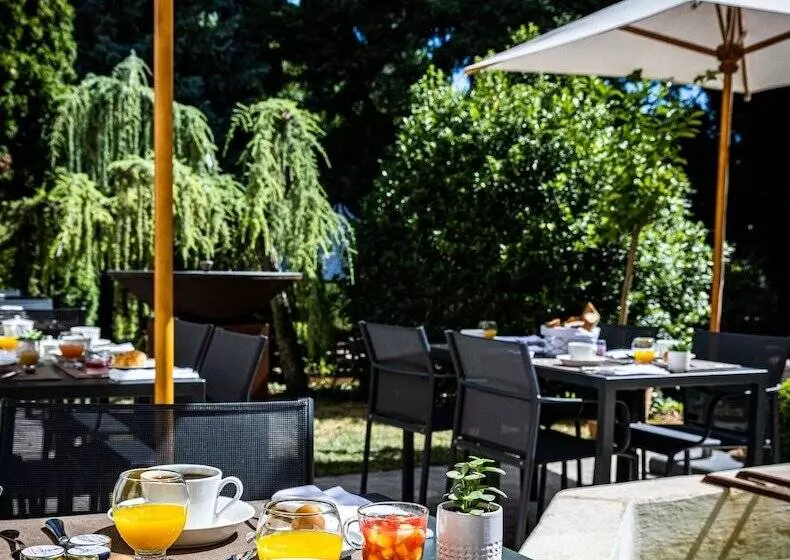 Отель Hostellerie Cèdre & Spa Beaune