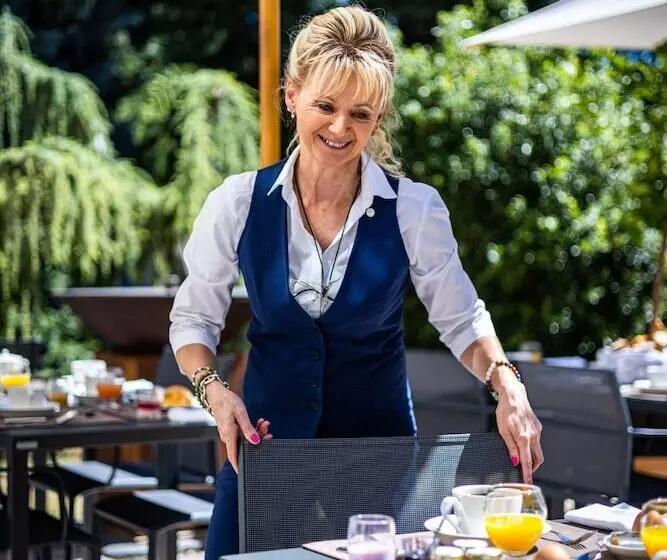 Отель Hostellerie Cèdre & Spa Beaune