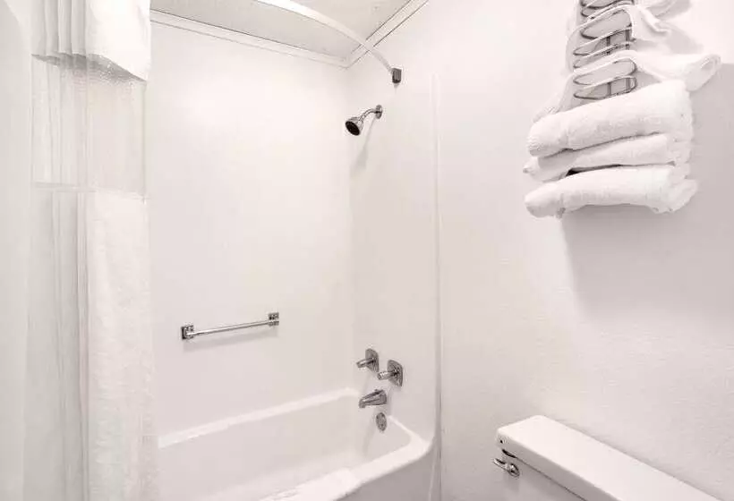 호텔 Howard Johnson By Wyndham Wilmington