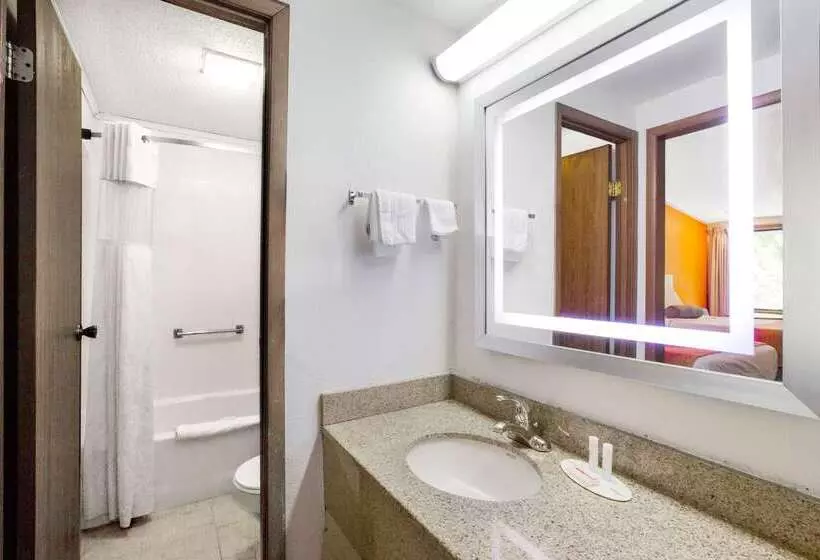 호텔 Howard Johnson By Wyndham Wilmington