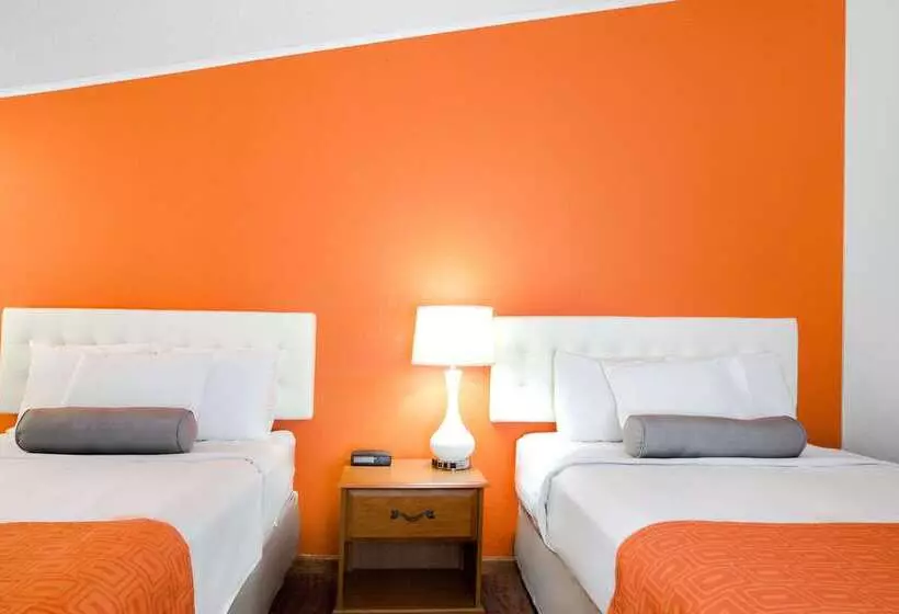 호텔 Howard Johnson By Wyndham Wilmington