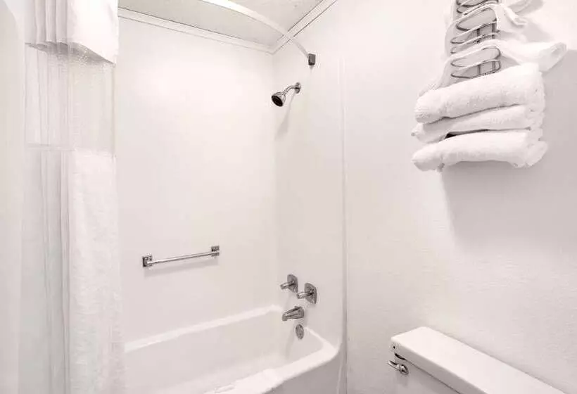 호텔 Howard Johnson By Wyndham Wilmington