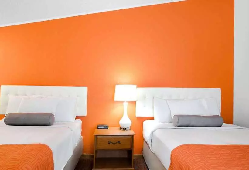 호텔 Howard Johnson By Wyndham Wilmington