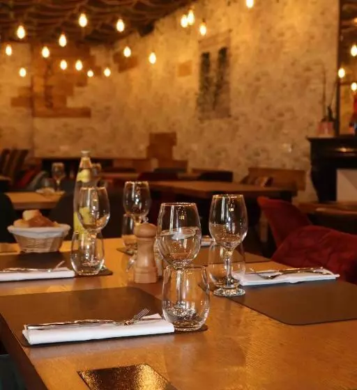 فندق Hôtel & Restaurant Le Patio Vichy