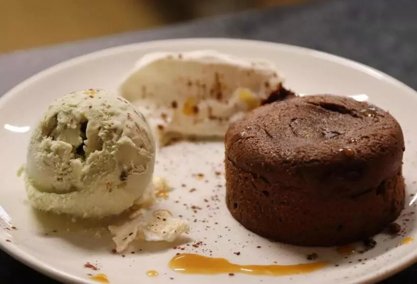 فندق Hôtel & Restaurant Le Patio Vichy