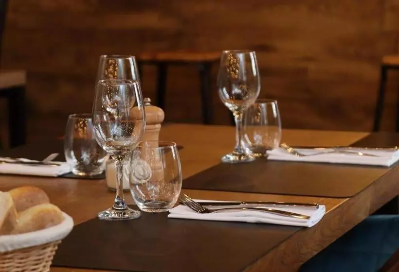 فندق Hôtel & Restaurant Le Patio Vichy