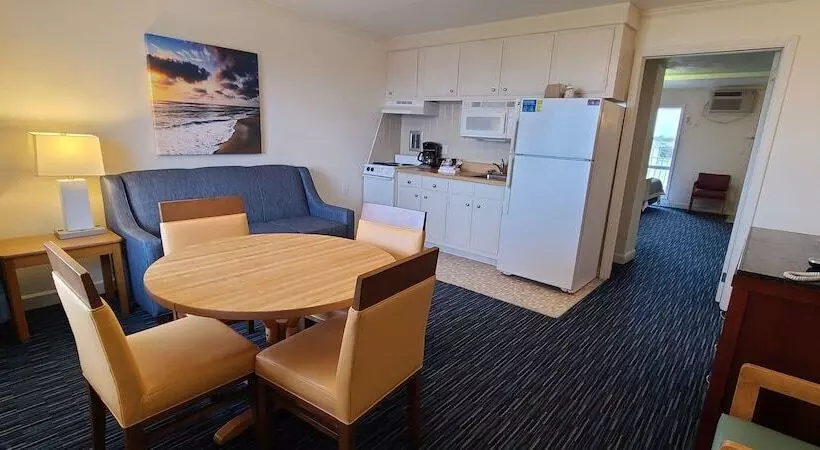 Отель Mariner Inn And Suites