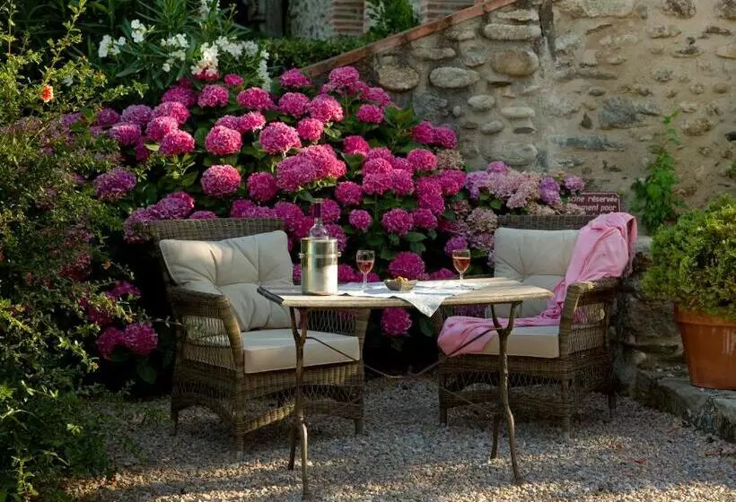 Отель Le Mas Trilles