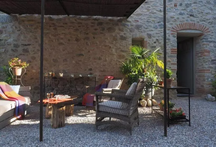 Отель Le Mas Trilles