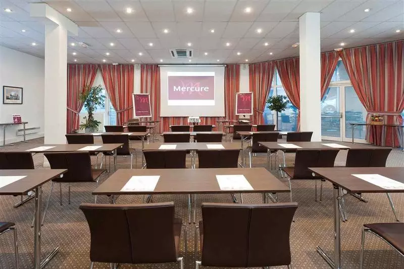 Отель Mercure Paris Porte De Pantin