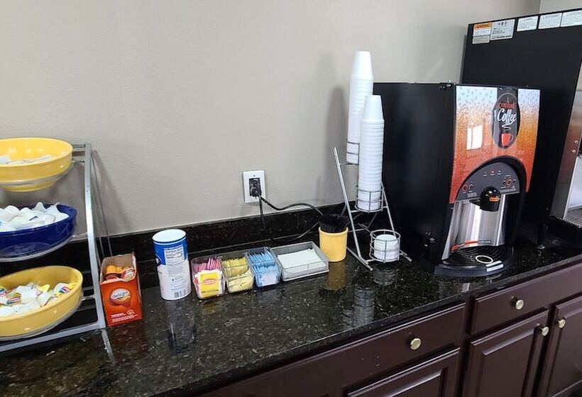 Hotelli Red Roof Inn & Suites Duncan