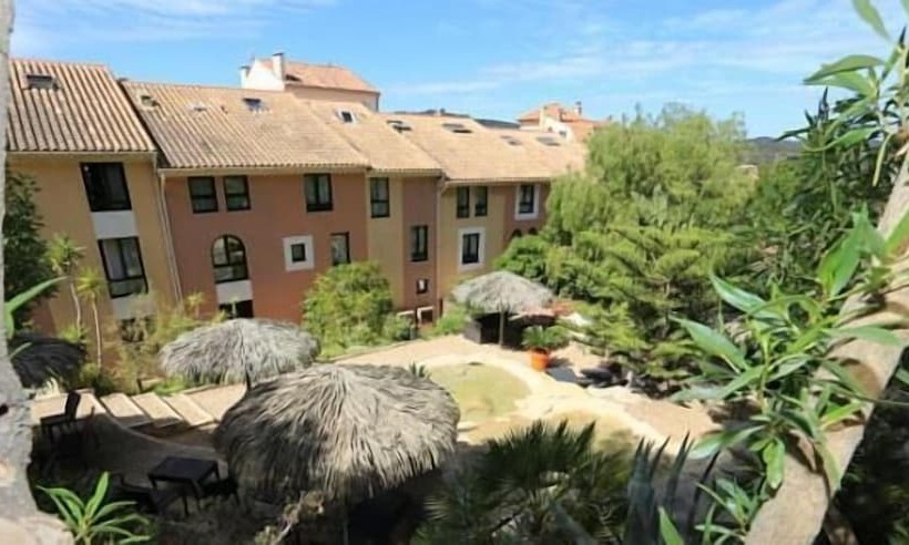 בית מלון כפרי Residence Les Medes