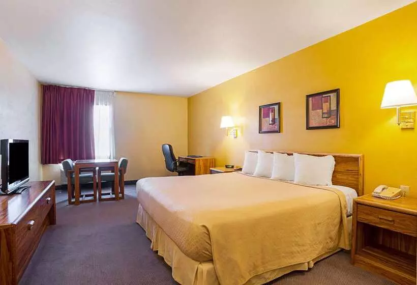 בית מלון כפרי Rodeway Inn & Suites