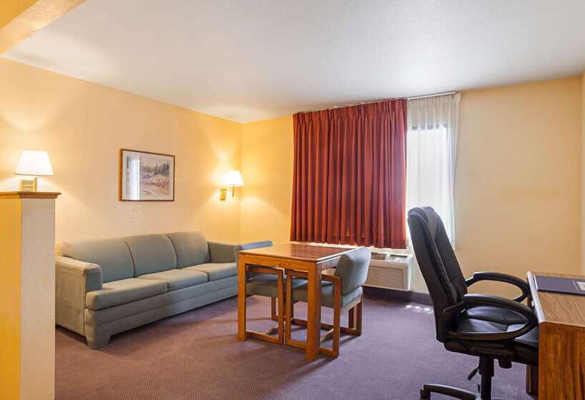 호텔 Rodeway Inn & Suites