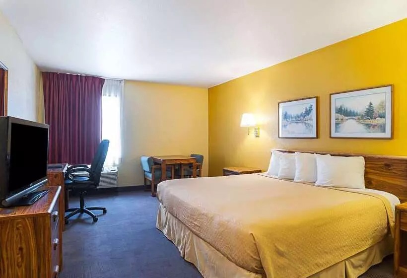 בית מלון כפרי Rodeway Inn & Suites