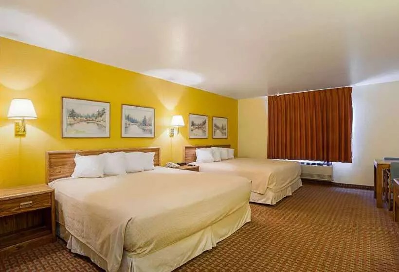 בית מלון כפרי Rodeway Inn & Suites