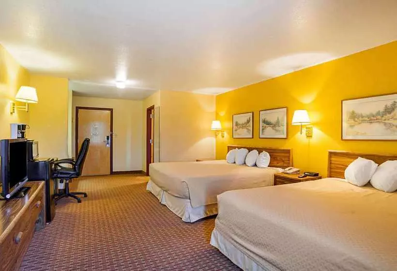 בית מלון כפרי Rodeway Inn & Suites