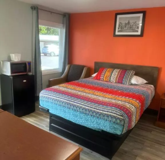 Whispering Pines Motel