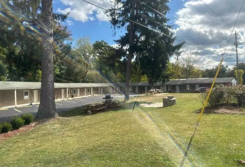 Whispering Pines Motel