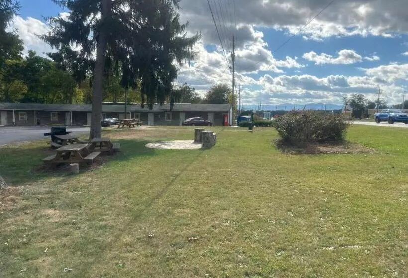 Whispering Pines Motel