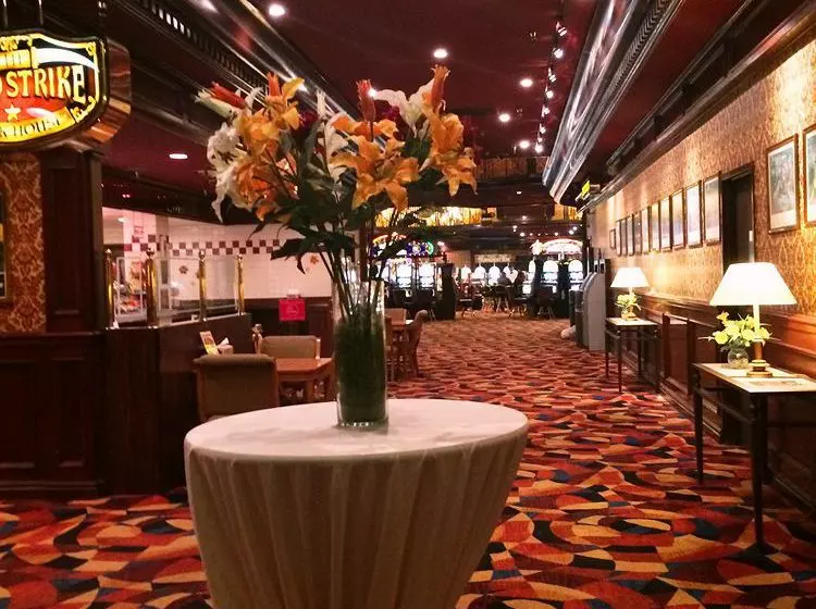 호텔 Ramada By Wyndham Terrible S And Casino