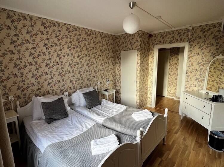 Hotel Alebo Pensionat