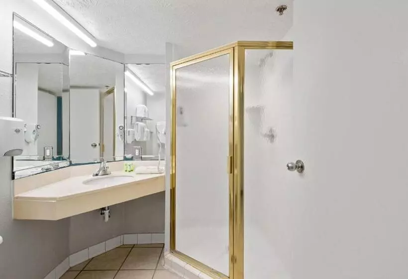 Beachcomber Beachfront Hotel, A By The Sea Resort