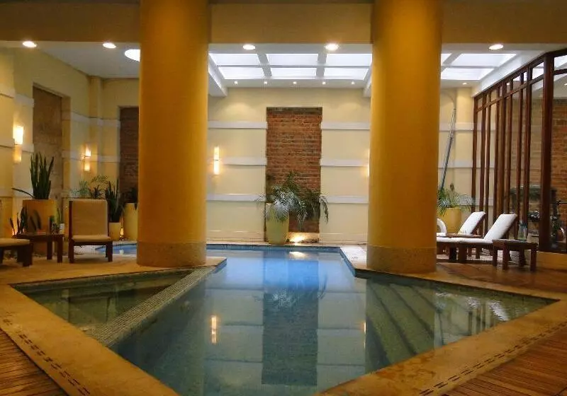 ホテル De La Opera