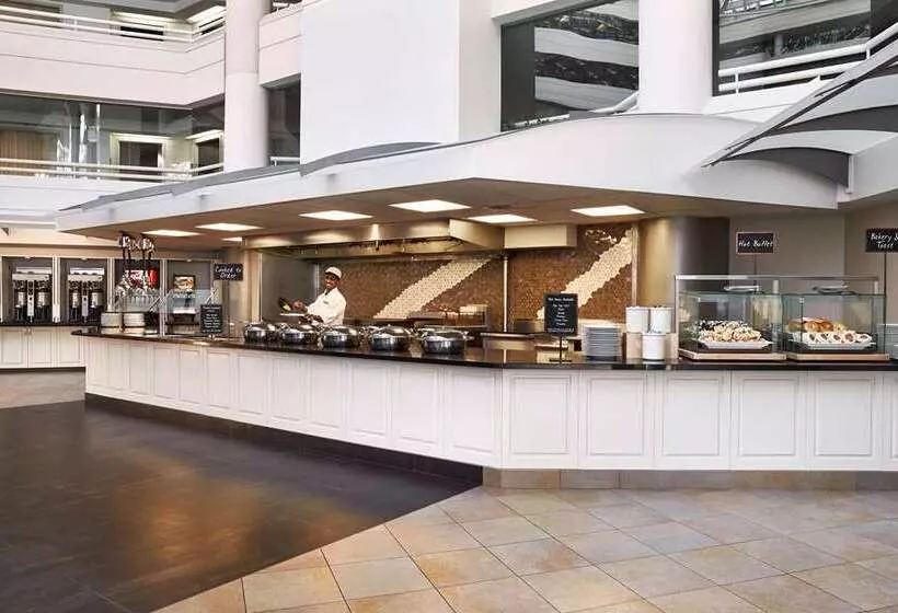 ホテル Embassy Suites By Hilton Washington Dc Chevy Chase Pavilion