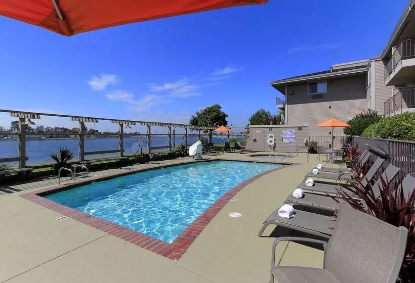 Отель Executive Inn & Suites Oakland