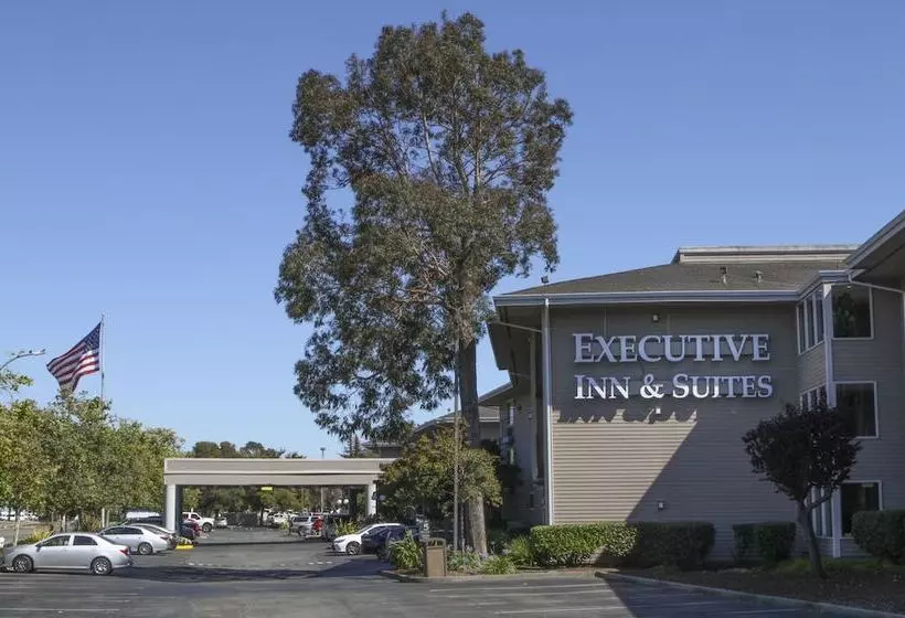 Отель Executive Inn & Suites Oakland